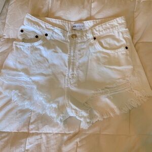 Zara White Jean Cut Off Shorts Distressed  Raw Hem Pockets Front Back Size 8